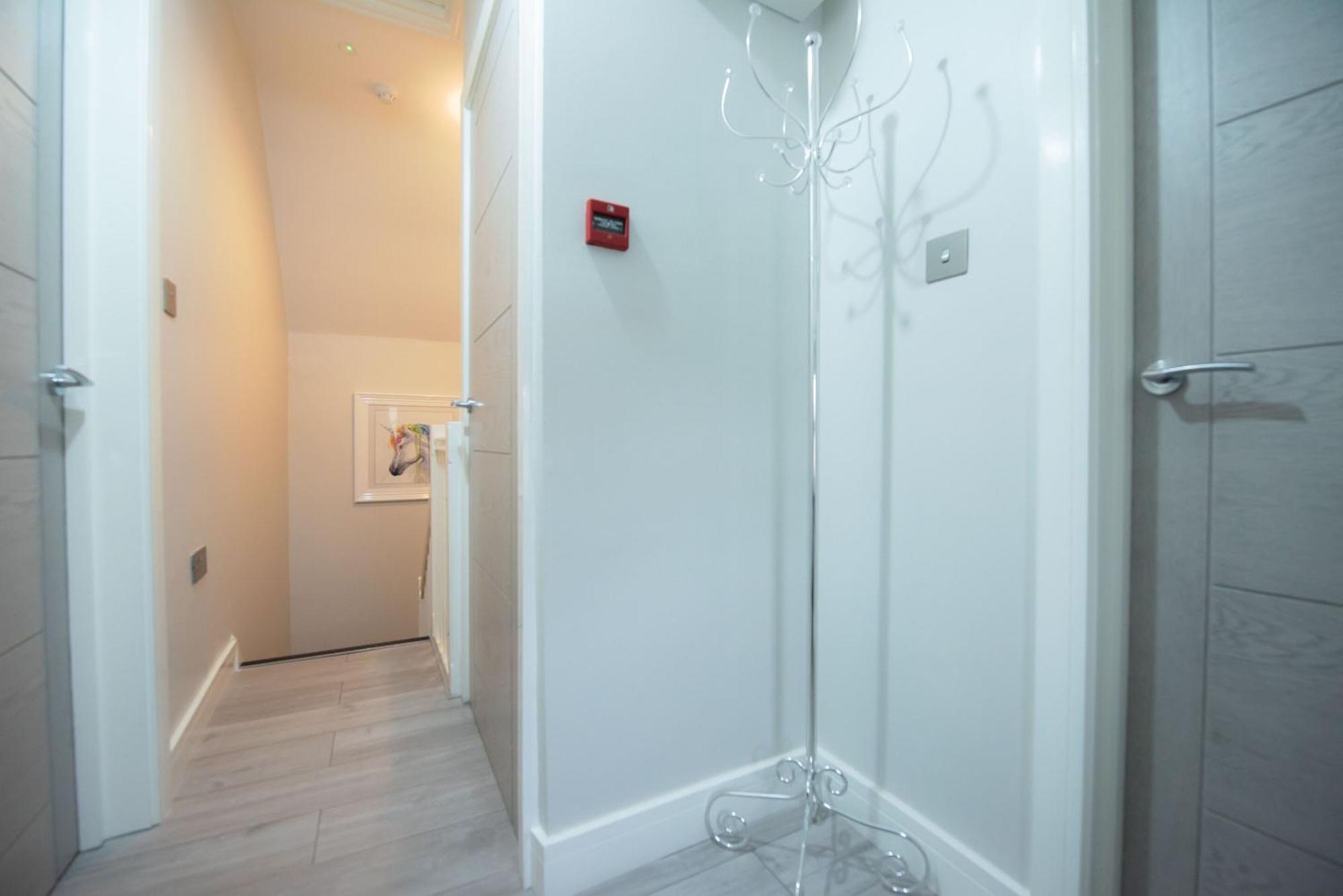 Laurel House Apartment Reading Bilik gambar